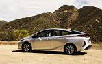 2017年在中型車中登上省油榜第一位的是豐田Prius（普瑞斯），每年的汽油費約是837元。(Toyota)