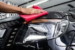 在洗車時應該順便留意是否外表噴漆有損傷，如果有發現輕微的掉漆、凹痕或刮痕，應該立即使用補漆筆進行修補，以避免生銹。(Fotolia)