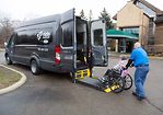 GoRide提供輪椅和其他特殊需求的服務，以及可提前最多30天預約。這項服務不僅解決病患碰到的交通障礙，同時能讓醫療人員更加清楚掌握病患是否確定赴診（Ford）