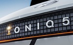 IONIQ 5是現代汽車集團電動子品牌IONIQ所發表的第一款車型，提供800V的超快速充電能力，僅需18分鐘即可充電10%至80%(Hyundai)