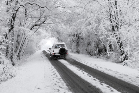 car-driving-in-snow.jpg