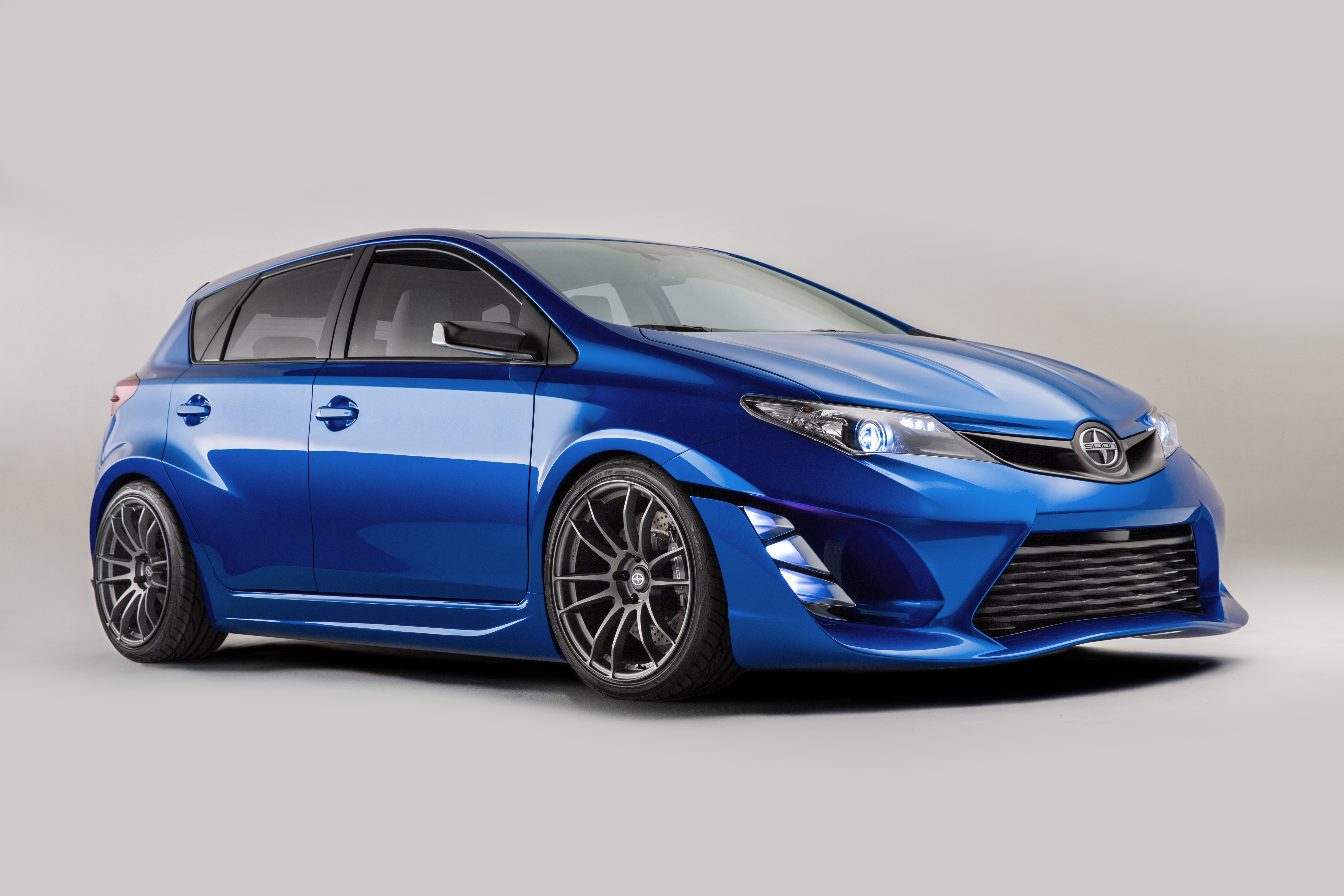 (Toyota)
